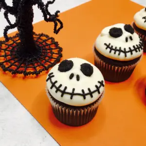 Gruselige Halloween Totenkopf Muffins für Halloween Spaß 3 Gruselige Halloween Totenkopf Muffins für Halloween Spaß