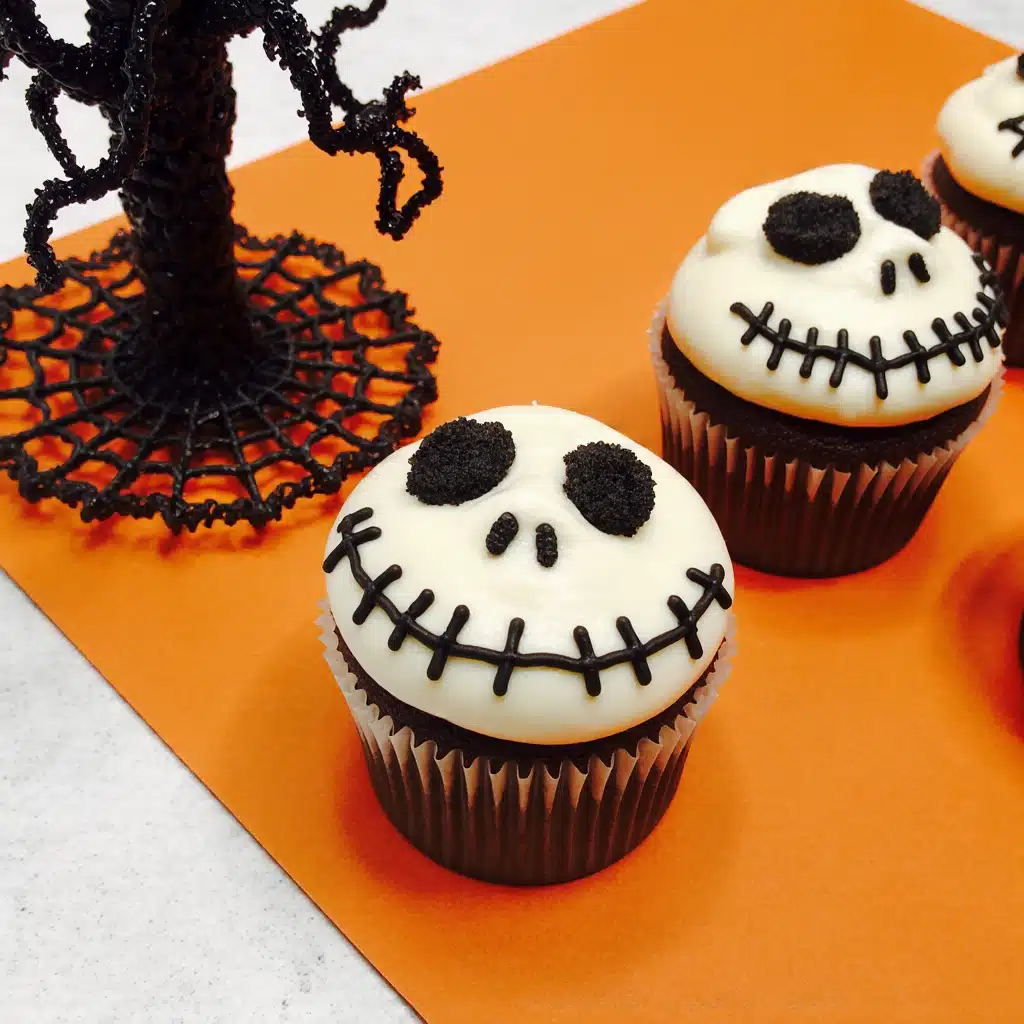 Gruselige Halloween Totenkopf Muffins für Halloween Spaß 4 Gruselige Halloween Totenkopf Muffins für Halloween Spaß