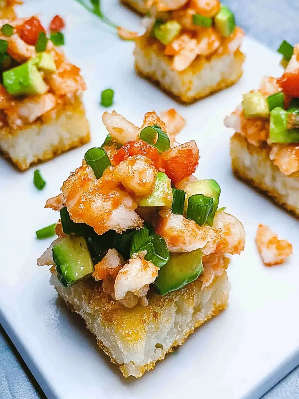 Knuspriger Reis mit scharfem Garnelen Salat genießen 4 Knuspriger Reis mit scharfem Garnelen Salat