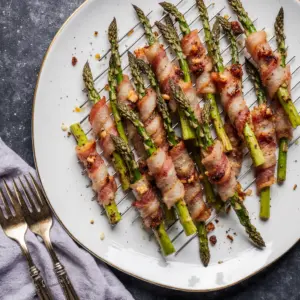 Gegrillter grüner Spargel mit Bacon: Ein Sommerhit zum Verlieben 2 Gegrillter grüner Spargel mit Bacon: Ein Sommerhit zum Verlieben