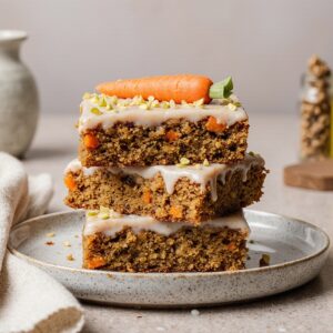 Saftiger veganer Karottenkuchen vom Blech – ganz zuckerfrei 3 Saftiger veganer Karottenkuchen vom Blech – ganz zuckerfrei