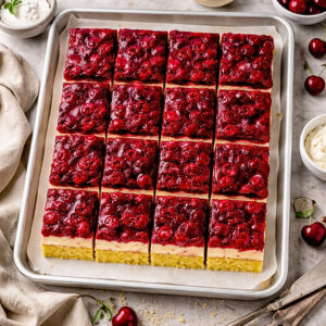 Kirsch-Schmand-Blechkuchen – Der perfekte Genuss für Zuhause 2 Kirsch-Schmand-Blechkuchen – Der perfekte Genuss für Zuhause