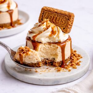 Mini Biscoff Käsekuchen zum Verlieben – No-Bake Genuss! 2 Mini Biscoff Käsekuchen zum Verlieben – No-Bake Genuss!