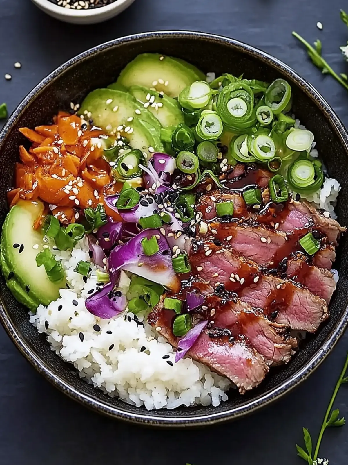 Knusprige Rindfleisch-Reis-Bowl: Ein Abendessen, das begeistert 3 Knusprige Rindfleisch-Reis-Bowl