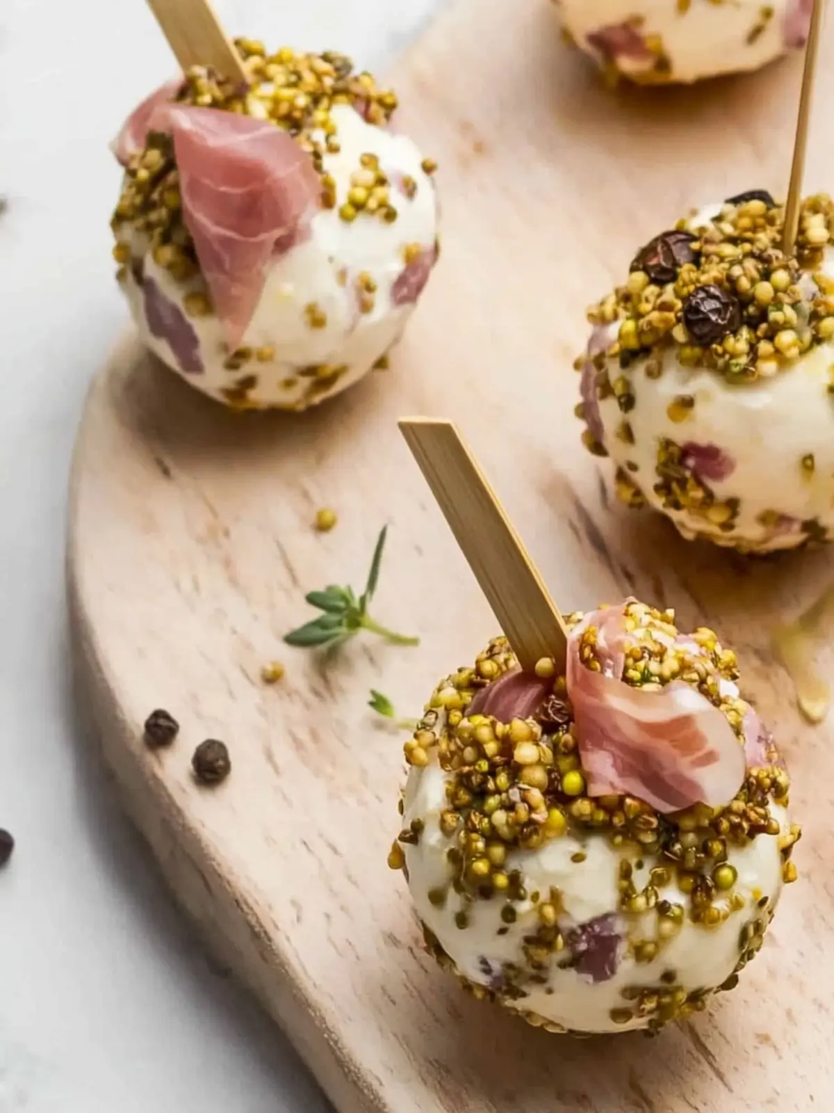 Ziegenkäse- und Prosciutto-Bonbons: Eleganz für jeden Anlass 4 Ziegenkäse- und Prosciutto-Bonbons
